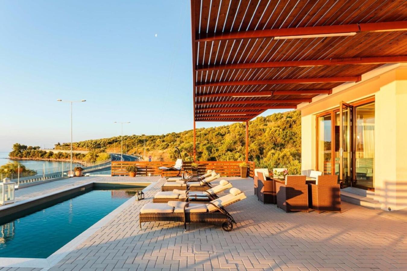Seaside Summer Bliss - Aurora Luxury Pool Paradise Petalídhion Exteriér fotografie
