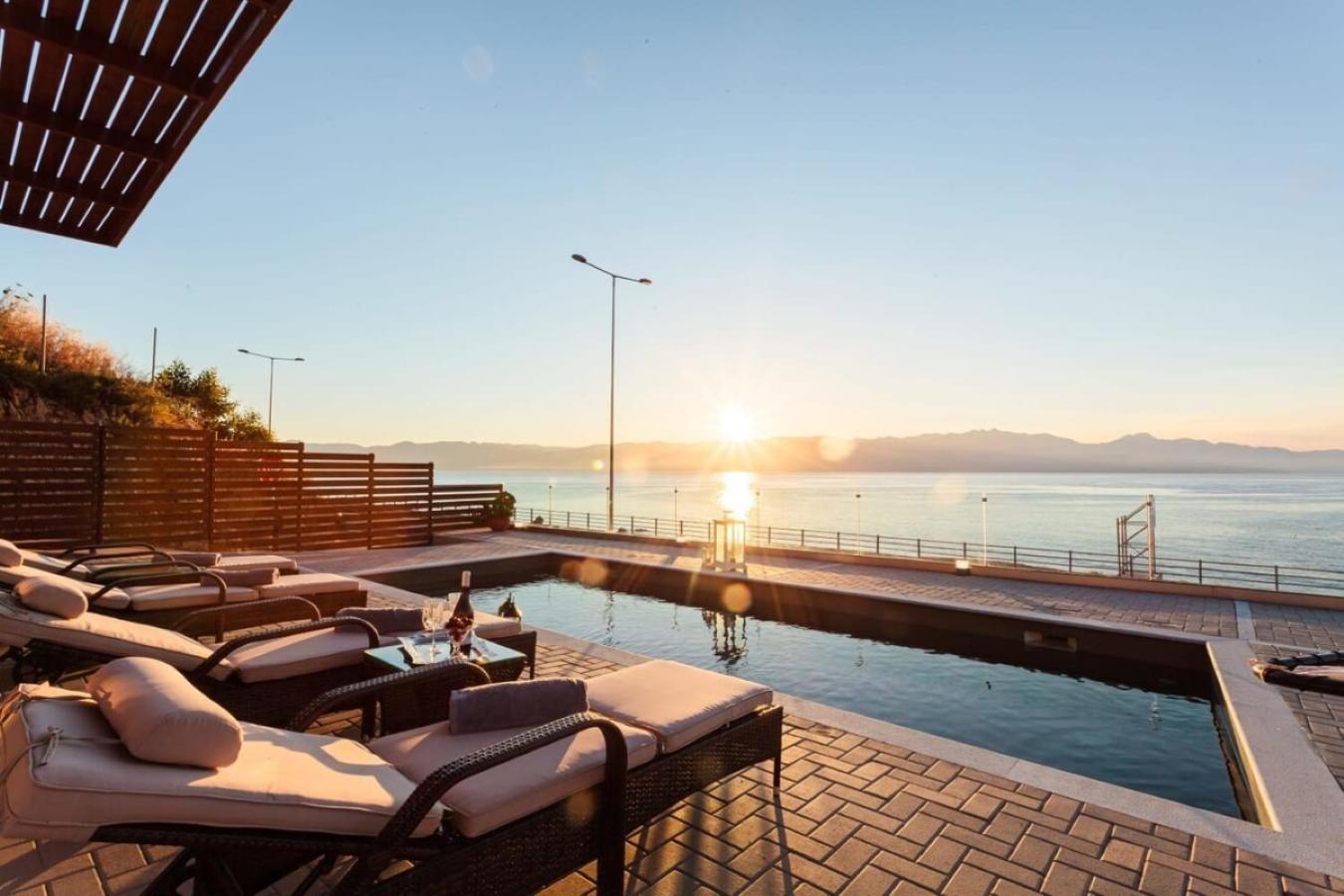 Seaside Summer Bliss - Aurora Luxury Pool Paradise Petalídhion Exteriér fotografie